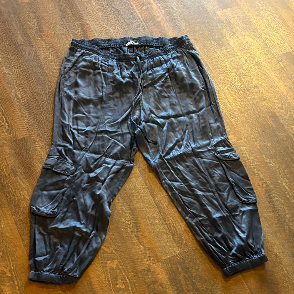 Johnny Wes Women’s Black Cargo Pants